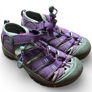 Keen size 13 purple sandals 

#kiddoscloset #keen